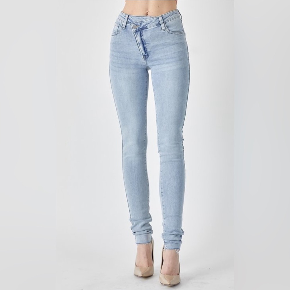 Risen High-Rise Crossover Skinny Jean size 11/30 NWT